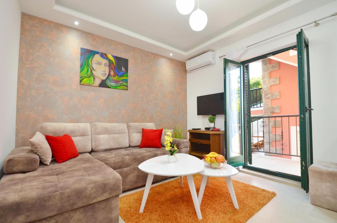 Apartments Lux S Tivat Exterior foto
